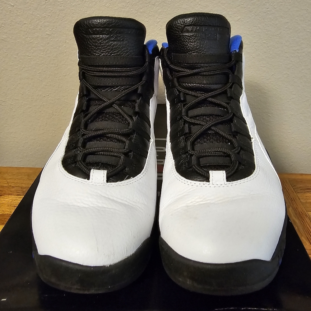 black and white retro 10